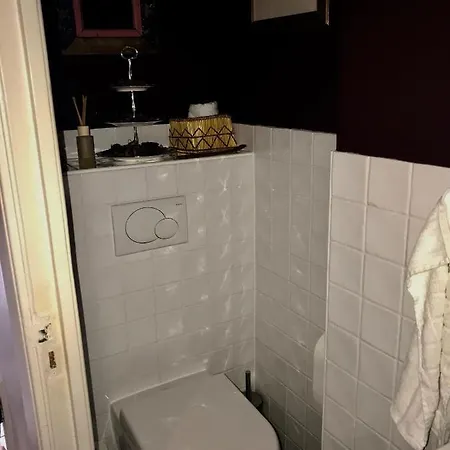 The African Lily Bed & Breakfast Amsterdam