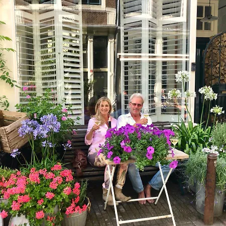 The African Lily Couette-café Amsterdam